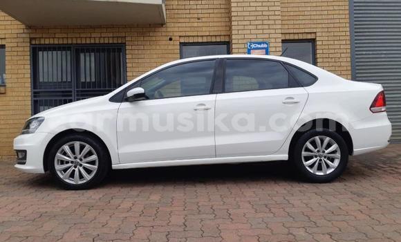 Acheter Occasion Voiture Volkswagen Polo Blanc à Beitbridge, Matabeleland South Acheter Occasion Voiture Volkswagen Polo Blanc à Beitbridge, Matabeleland South