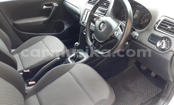 Acheter Occasion Voiture Volkswagen Polo Blanc à Beitbridge, Matabeleland South Acheter Occasion Voiture Volkswagen Polo Blanc à Beitbridge, Matabeleland South