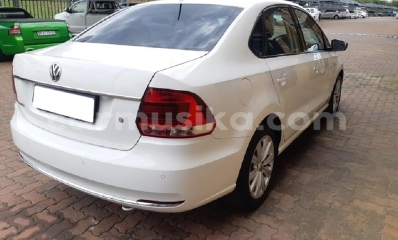 Acheter Occasion Voiture Volkswagen Polo Blanc à Beitbridge, Matabeleland South Acheter Occasion Voiture Volkswagen Polo Blanc à Beitbridge, Matabeleland South