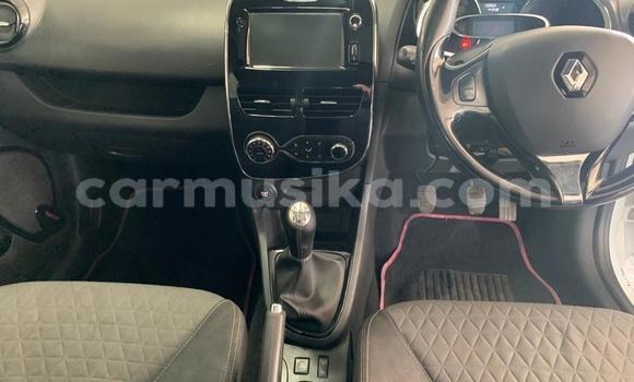 Acheter Occasion Voiture Renault Clio Blanc à Beitbridge, Matabeleland South Acheter Occasion Voiture Renault Clio Blanc à Beitbridge, Matabeleland South