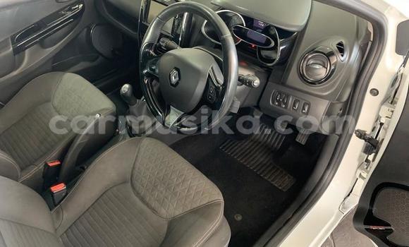 Acheter Occasion Voiture Renault Clio Blanc à Beitbridge, Matabeleland South Acheter Occasion Voiture Renault Clio Blanc à Beitbridge, Matabeleland South