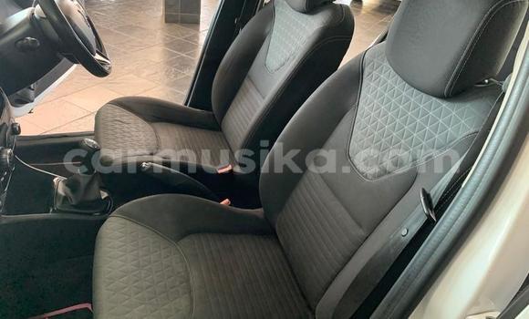 Acheter Occasion Voiture Renault Clio Blanc à Beitbridge, Matabeleland South Acheter Occasion Voiture Renault Clio Blanc à Beitbridge, Matabeleland South