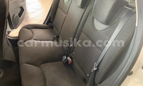 Acheter Occasion Voiture Renault Clio Blanc à Beitbridge, Matabeleland South Acheter Occasion Voiture Renault Clio Blanc à Beitbridge, Matabeleland South