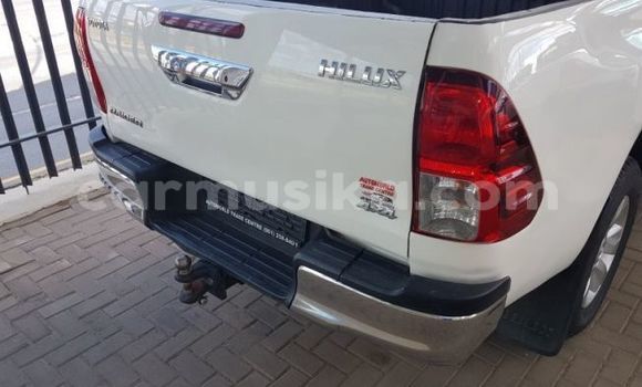 Tenga Tsaru Toyota Hilux Chena Mota in Beitbridge in Matabeleland South Tenga Tsaru Toyota Hilux Chena Mota in Beitbridge in Matabeleland South