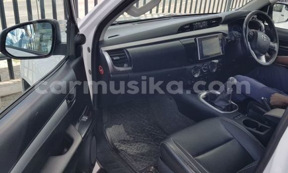 Tenga Tsaru Toyota Hilux Chena Mota in Beitbridge in Matabeleland South Tenga Tsaru Toyota Hilux Chena Mota in Beitbridge in Matabeleland South