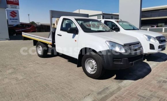 Nunua Ilio tumika Isuzu KB Nyeupe Gari ndani ya Beitbridge nchini Matabeleland Kusini