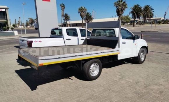 Tenga Tsaru Isuzu KB Chena Mota in Beitbridge in Matabeleland South Tenga Tsaru Isuzu KB Chena Mota in Beitbridge in Matabeleland South