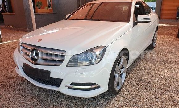 Buy Used Mercedes-Benz C250 coupe White Car in Beitbridge in Matabeleland South