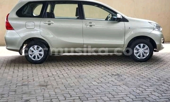 Acheter Occasion Voiture Toyota Avanza Gris à Beitbridge, Matabeleland South Acheter Occasion Voiture Toyota Avanza Gris à Beitbridge, Matabeleland South