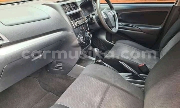 Buy Used Toyota Avanza White Car in Beitbridge in Matabeleland South Buy Used Toyota Avanza White Car in Beitbridge in Matabeleland South