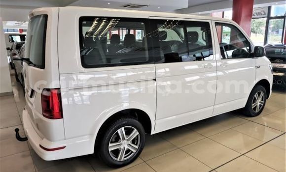 Buy Used Volkswagen Caravelle White Car in Beitbridge in Matabeleland South Buy Used Volkswagen Caravelle White Car in Beitbridge in Matabeleland South