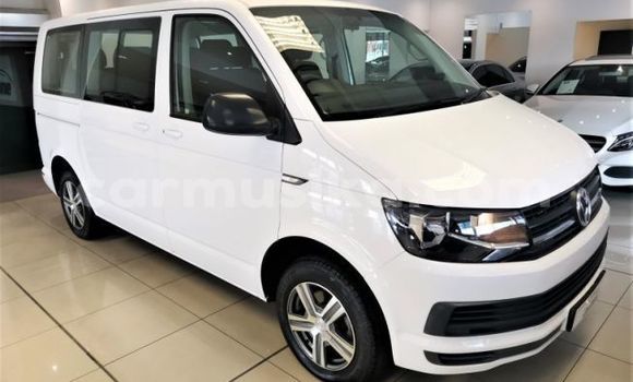 Buy Used Volkswagen Caravelle White Car in Beitbridge in Matabeleland South Buy Used Volkswagen Caravelle White Car in Beitbridge in Matabeleland South
