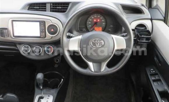 Acheter Occasion Voiture Toyota Vitz Bleu à Beitbridge, Matabeleland South Acheter Occasion Voiture Toyota Vitz Bleu à Beitbridge, Matabeleland South