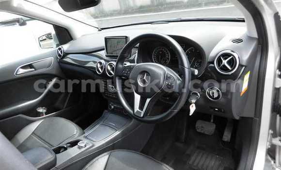 Nunua Ilio tumika Mercedes‒Benz B-klasse Fedha Gari ndani ya Beitbridge nchini Matabeleland Kusini Nunua Ilio tumika Mercedes‒Benz B-klasse Fedha Gari ndani ya Beitbridge nchini Matabeleland Kusini