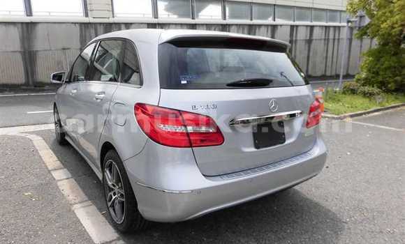 Nunua Ilio tumika Mercedes‒Benz B-klasse Fedha Gari ndani ya Beitbridge nchini Matabeleland Kusini Nunua Ilio tumika Mercedes‒Benz B-klasse Fedha Gari ndani ya Beitbridge nchini Matabeleland Kusini