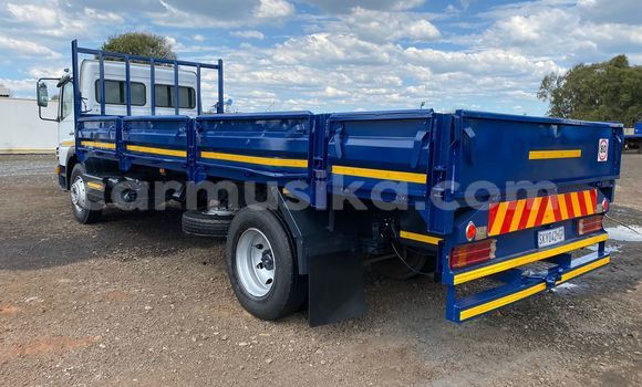 Tenga Tsaru Mercedes‒Benz Atego Chena Rori in Willowvale in Harare Tenga Tsaru Mercedes‒Benz Atego Chena Rori in Willowvale in Harare