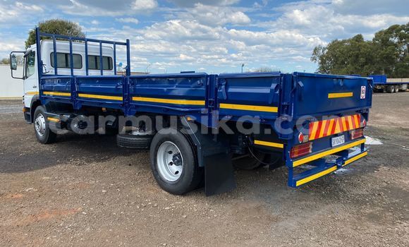 Tenga Tsaru Mercedes‒Benz Atego Chena Rori in Willowvale in Harare Tenga Tsaru Mercedes‒Benz Atego Chena Rori in Willowvale in Harare