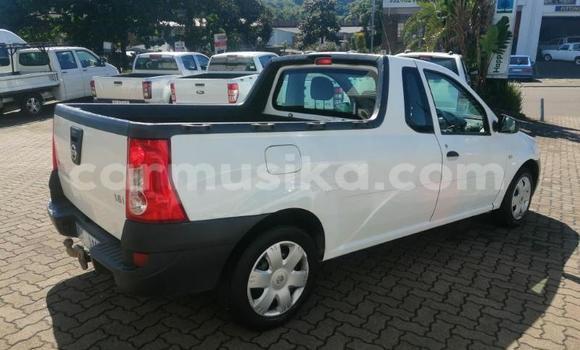 Nunua Ilio tumika Nissan NP 300 Nyeupe Gari ndani ya Beitbridge nchini Matabeleland Kusini