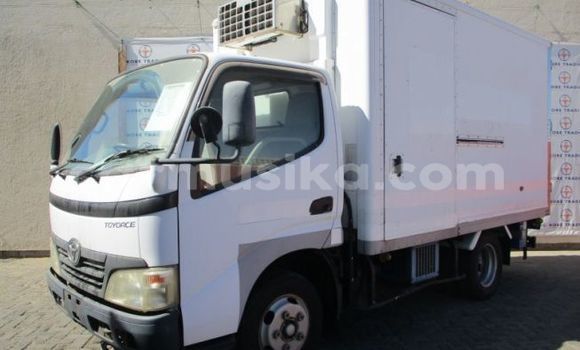 Buy Used Toyota Dyna White Truck in Beitbridge in Matabeleland South Buy Used Toyota Dyna White Truck in Beitbridge in Matabeleland South