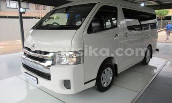 Tenga Tsaru Toyota TownAce Chena Mota in Beitbridge in Matabeleland South