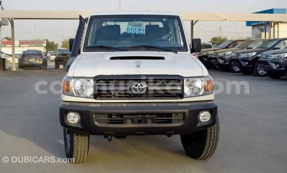 Acheter Import Voiture Toyota Land Cruiser Blanc à Import - Dubai, Harare Acheter Import Voiture Toyota Land Cruiser Blanc à Import - Dubai, Harare