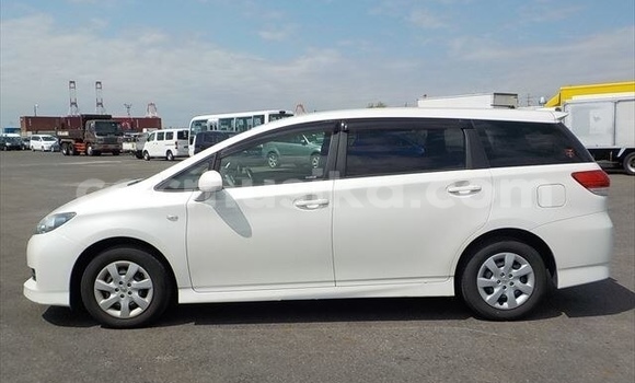 Buy Used Toyota Wish White Car in Beitbridge in Matabeleland South