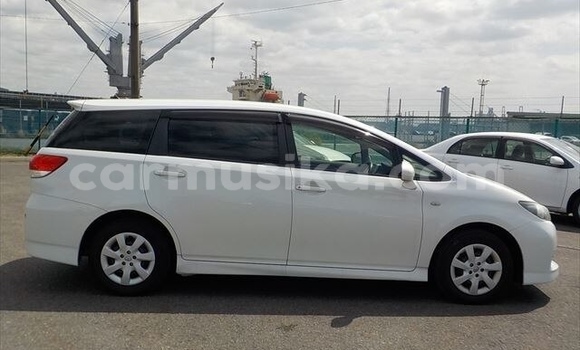 Tenga Tsaru Toyota Wish Chena Mota in Beitbridge in Matabeleland South Tenga Tsaru Toyota Wish Chena Mota in Beitbridge in Matabeleland South