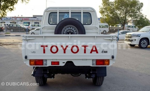 Acheter Import Voiture Toyota Land Cruiser Blanc à Import - Dubai, Harare Acheter Import Voiture Toyota Land Cruiser Blanc à Import - Dubai, Harare