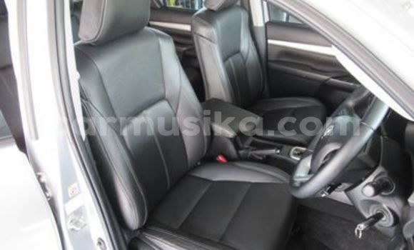 Acheter Occasion Voiture Toyota Hilux Blanc à Beitbridge, Matabeleland South Acheter Occasion Voiture Toyota Hilux Blanc à Beitbridge, Matabeleland South