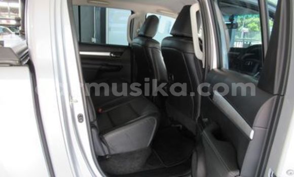 Acheter Occasion Voiture Toyota Hilux Blanc à Beitbridge, Matabeleland South Acheter Occasion Voiture Toyota Hilux Blanc à Beitbridge, Matabeleland South