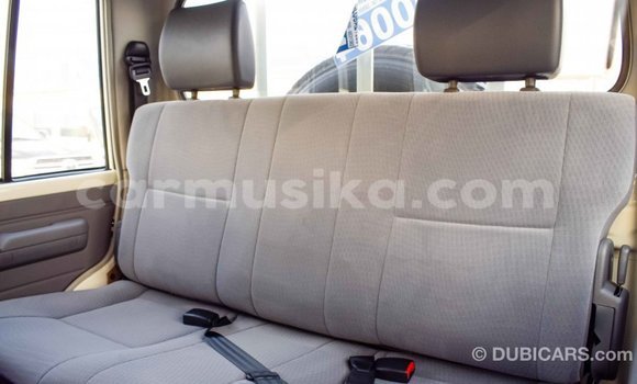 Acheter Import Voiture Toyota Land Cruiser Blanc à Import - Dubai, Harare Acheter Import Voiture Toyota Land Cruiser Blanc à Import - Dubai, Harare