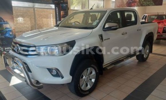 Buy Used Toyota Hilux White Car in Beitbridge in Matabeleland South Buy Used Toyota Hilux White Car in Beitbridge in Matabeleland South