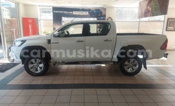 Tenga Tsaru Toyota Hilux Chena Mota in Beitbridge in Matabeleland South Tenga Tsaru Toyota Hilux Chena Mota in Beitbridge in Matabeleland South