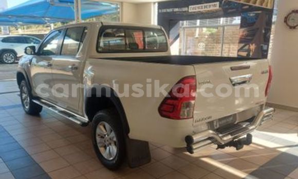 Tenga Tsaru Toyota Hilux Chena Mota in Beitbridge in Matabeleland South Tenga Tsaru Toyota Hilux Chena Mota in Beitbridge in Matabeleland South