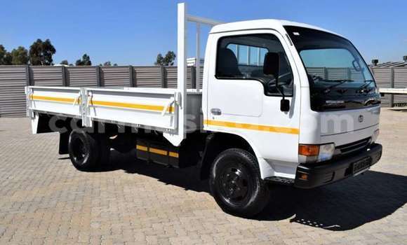 Nunua Ilio tumika Nissan UD Nyeupe Lori ndani ya Beitbridge nchini Matabeleland Kusini