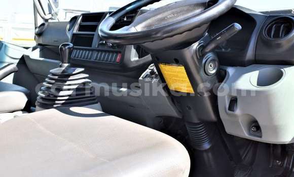 Buy Used Hino 300 Series White Truck in Beitbridge in Matabeleland South Buy Used Hino 300 Series White Truck in Beitbridge in Matabeleland South