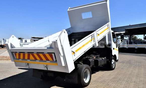 Buy Used Hino 300 Series White Truck in Beitbridge in Matabeleland South Buy Used Hino 300 Series White Truck in Beitbridge in Matabeleland South