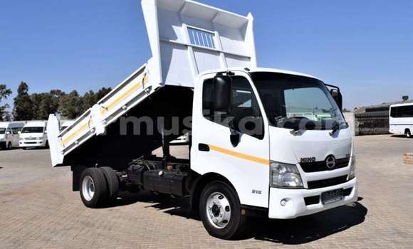 Buy Used Hino 300 Series White Truck in Beitbridge in Matabeleland South Buy Used Hino 300 Series White Truck in Beitbridge in Matabeleland South