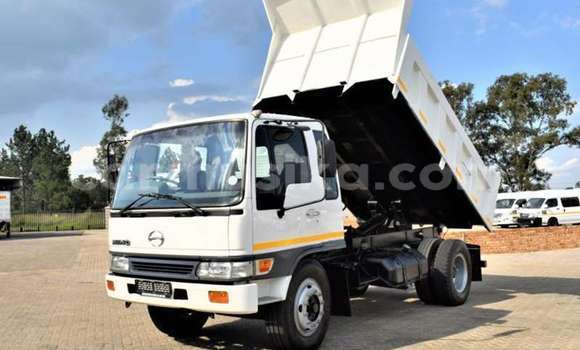 Tenga Tsaru Hino 300 Series Zvimwe Rori in Beitbridge in Matabeleland South