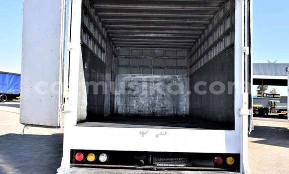 Buy Used Mitsubishi Canter White Truck in Beitbridge in Matabeleland South Buy Used Mitsubishi Canter White Truck in Beitbridge in Matabeleland South