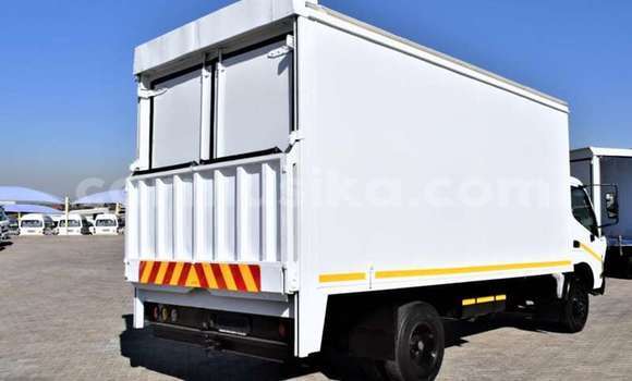 Buy Used Mitsubishi Canter White Truck in Beitbridge in Matabeleland South Buy Used Mitsubishi Canter White Truck in Beitbridge in Matabeleland South