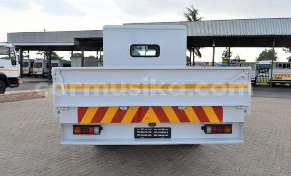 Buy Used Mitsubishi Fuso White Truck in Beitbridge in Matabeleland South Buy Used Mitsubishi Fuso White Truck in Beitbridge in Matabeleland South