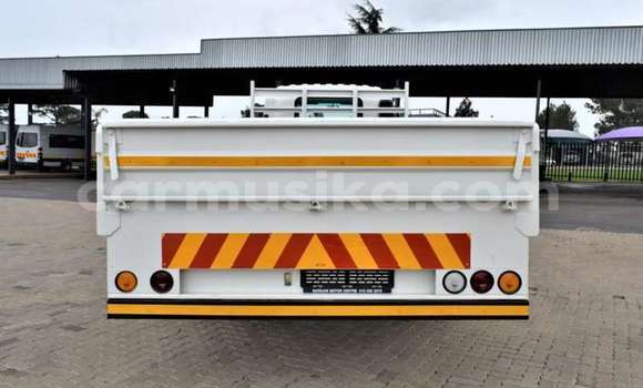 Acheter Occasion Utilitaire Isuzu FTR 850 Blanc à Beitbridge, Matabeleland South Acheter Occasion Utilitaire Isuzu FTR 850 Blanc à Beitbridge, Matabeleland South