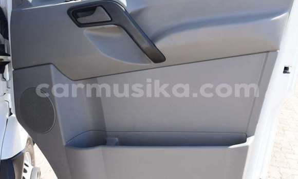 Tenga Tsaru Mercedes‒Benz Sprinter Chena Rori in Beitbridge in Matabeleland South Tenga Tsaru Mercedes‒Benz Sprinter Chena Rori in Beitbridge in Matabeleland South