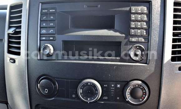 Tenga Tsaru Mercedes‒Benz Sprinter Chena Rori in Beitbridge in Matabeleland South Tenga Tsaru Mercedes‒Benz Sprinter Chena Rori in Beitbridge in Matabeleland South