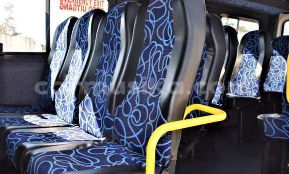 Tenga Tsaru Mercedes‒Benz Sprinter Chena Rori in Beitbridge in Matabeleland South Tenga Tsaru Mercedes‒Benz Sprinter Chena Rori in Beitbridge in Matabeleland South