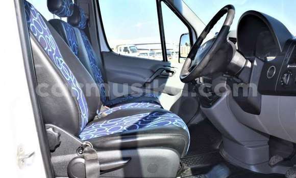 Tenga Tsaru Mercedes‒Benz Sprinter Chena Rori in Beitbridge in Matabeleland South Tenga Tsaru Mercedes‒Benz Sprinter Chena Rori in Beitbridge in Matabeleland South