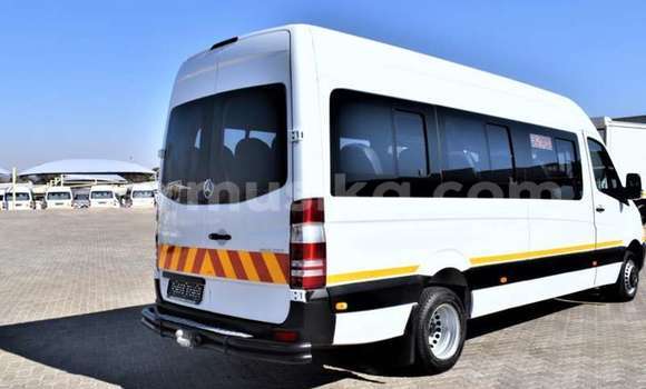 Tenga Tsaru Mercedes‒Benz Sprinter Chena Rori in Beitbridge in Matabeleland South Tenga Tsaru Mercedes‒Benz Sprinter Chena Rori in Beitbridge in Matabeleland South
