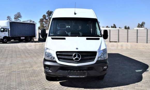Tenga Tsaru Mercedes‒Benz Sprinter Chena Rori in Beitbridge in Matabeleland South Tenga Tsaru Mercedes‒Benz Sprinter Chena Rori in Beitbridge in Matabeleland South