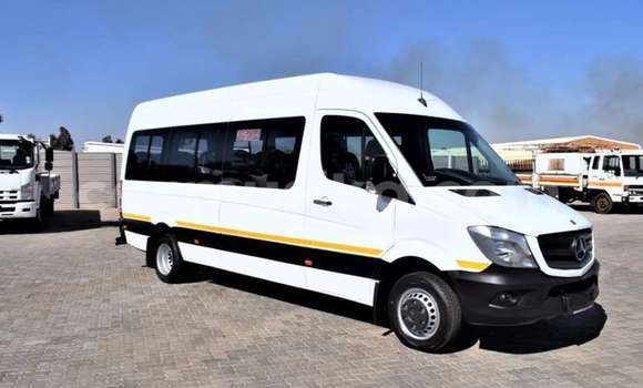 Tenga Tsaru Mercedes‒Benz Sprinter Chena Rori in Beitbridge in Matabeleland South Tenga Tsaru Mercedes‒Benz Sprinter Chena Rori in Beitbridge in Matabeleland South